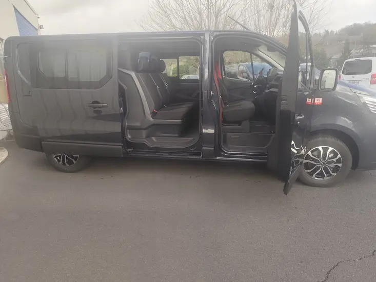 Trafic 6 Places Cabine Approfondie avec attelage